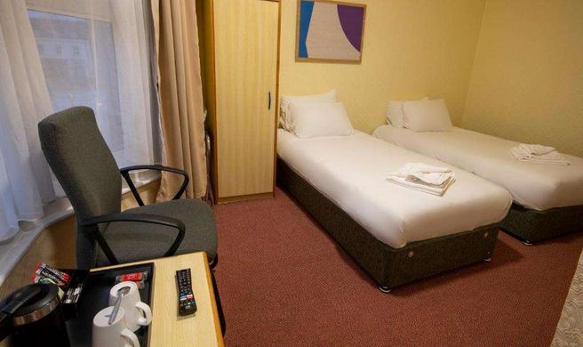 Royal Kettering Hotel Room