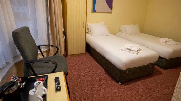 Royal Kettering Hotel Room
