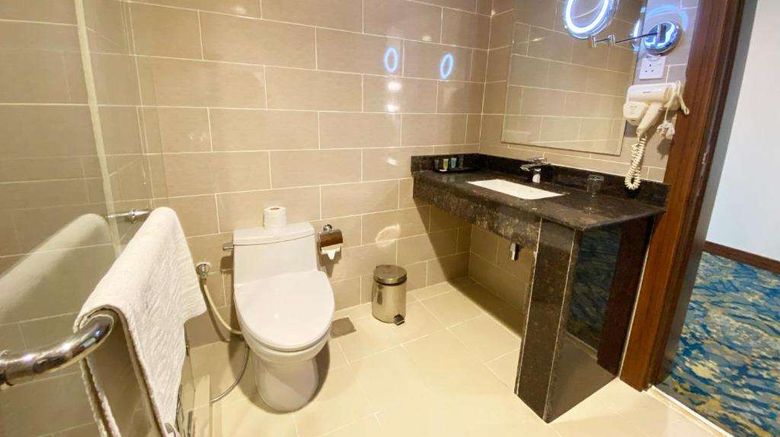 <b>Sur Grand Hotel Room</b>. Images powered by <a href="https://iceportal.shijigroup.com/" title="IcePortal" target="_blank">IcePortal</a>.