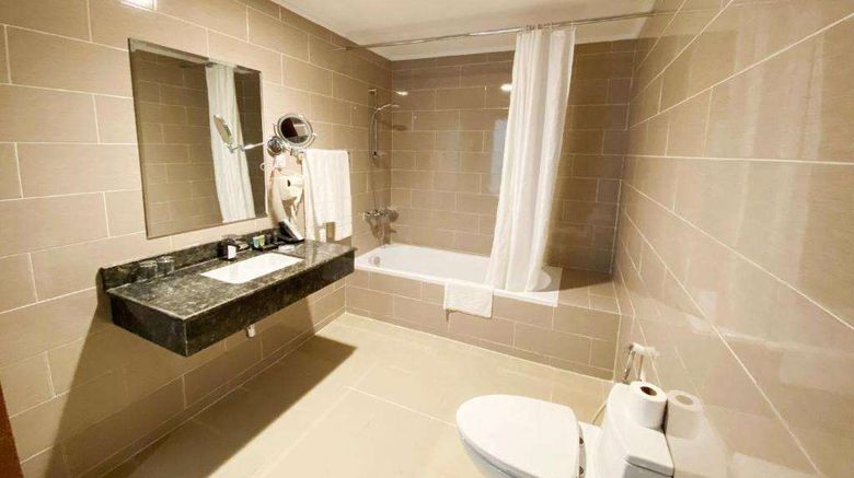 <b>Sur Grand Hotel Room</b>. Images powered by <a href="https://iceportal.shijigroup.com/" title="IcePortal" target="_blank">IcePortal</a>.