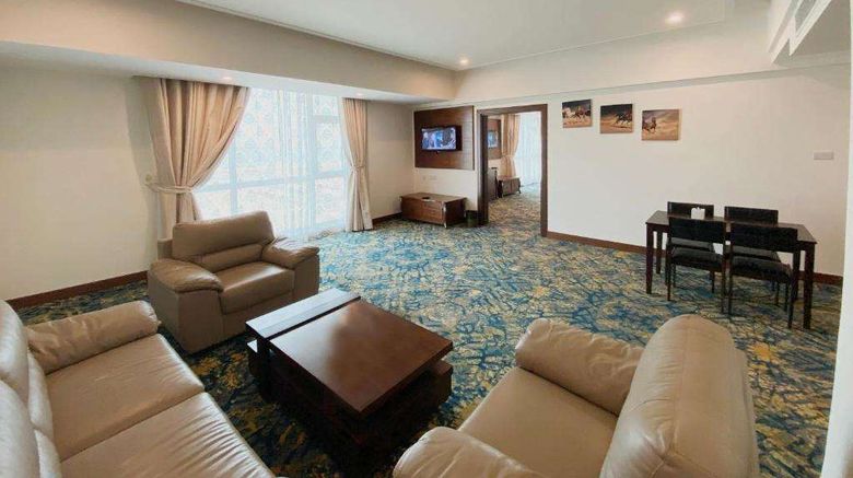 <b>Sur Grand Hotel Room</b>. Images powered by <a href="https://iceportal.shijigroup.com/" title="IcePortal" target="_blank">IcePortal</a>.