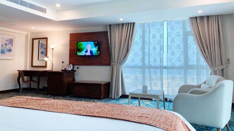 <b>Sur Grand Hotel Room</b>. Images powered by <a href="https://iceportal.shijigroup.com/" title="IcePortal" target="_blank">IcePortal</a>.