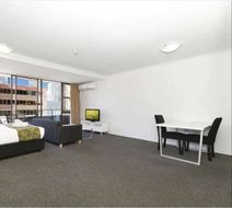 Astor Apartments Room