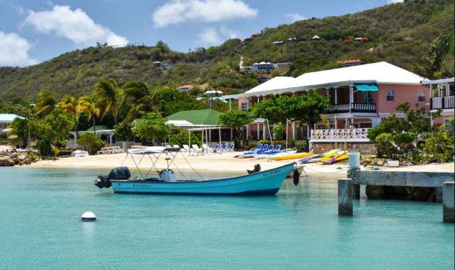 Catamaran Hotel Exterior