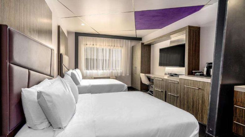 <b>The Moment Hotel Room</b>. Images powered by <a href="https://iceportal.shijigroup.com/" title="IcePortal" target="_blank">IcePortal</a>.