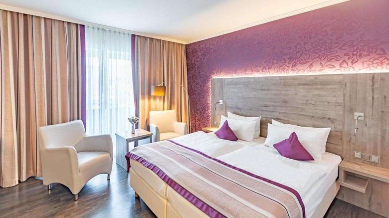 <b>Parkhotel Sonnenberg Room</b>. Images powered by <a href="https://iceportal.shijigroup.com/" title="IcePortal" target="_blank">IcePortal</a>.