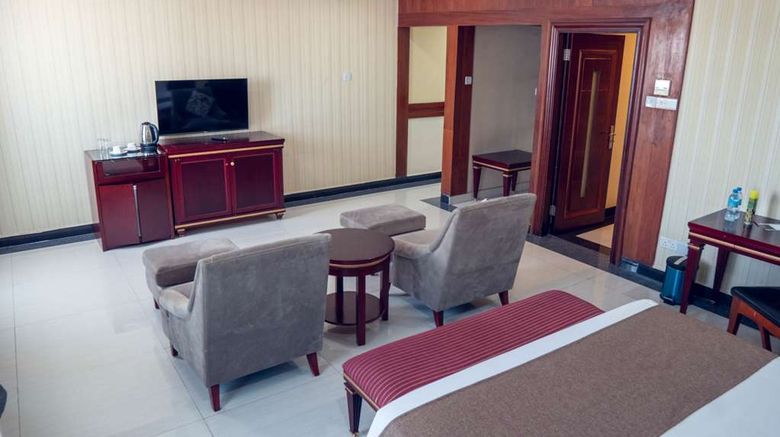 <b>Peacock Hotel Suite</b>. Images powered by <a href="https://iceportal.shijigroup.com/" title="IcePortal" target="_blank">IcePortal</a>.