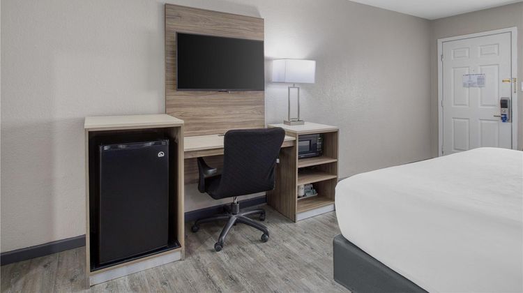 SureStay Hotel by BW Spring North Hoston Room