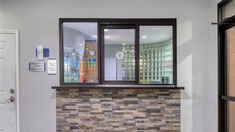 SureStay Hotel by BW Spring North Hoston Lobby