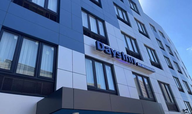 Days Inn by Wyndham Bronx Exterior