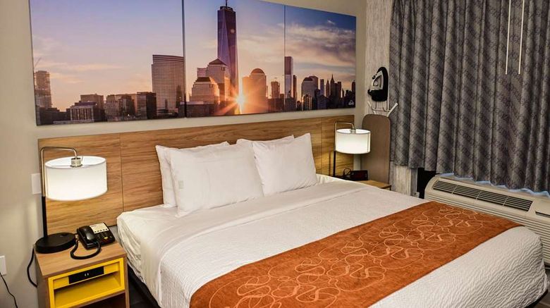 <b>Days Inn by Wyndham Bronx Room</b>. Images powered by <a href="https://iceportal.shijigroup.com/" title="IcePortal" target="_blank">IcePortal</a>.