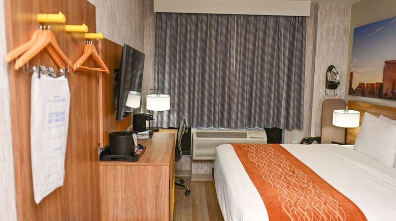 <b>Days Inn by Wyndham Bronx Room</b>. Images powered by <a href="https://iceportal.shijigroup.com/" title="IcePortal" target="_blank">IcePortal</a>.