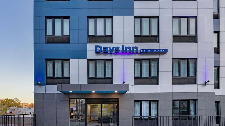 <b>Days Inn by Wyndham Bronx Exterior</b>. Images powered by <a href="https://iceportal.shijigroup.com/" title="IcePortal" target="_blank">IcePortal</a>.