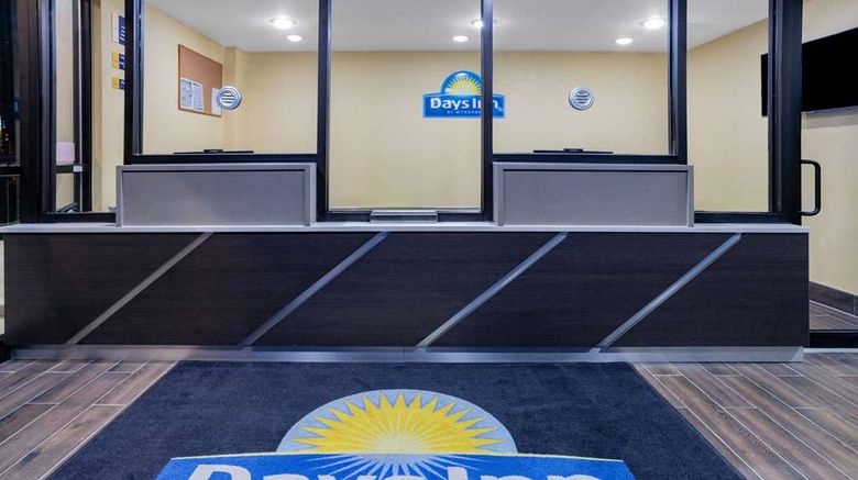 <b>Days Inn by Wyndham Bronx Lobby</b>. Images powered by <a href="https://iceportal.shijigroup.com/" title="IcePortal" target="_blank">IcePortal</a>.