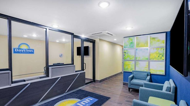 <b>Days Inn by Wyndham Bronx Lobby</b>. Images powered by <a href="https://iceportal.shijigroup.com/" title="IcePortal" target="_blank">IcePortal</a>.