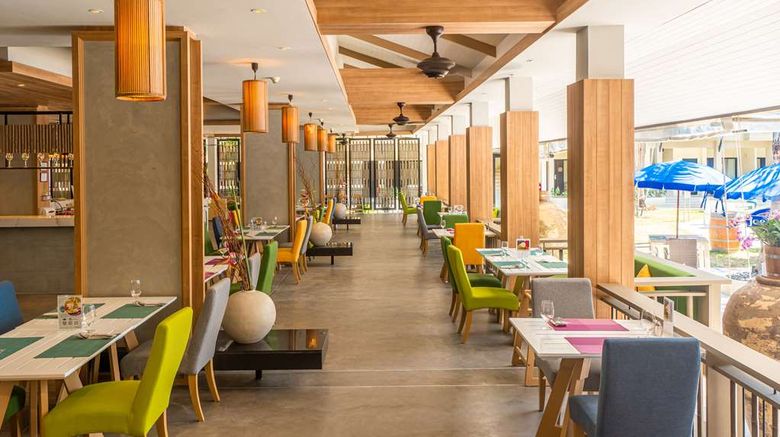 <b>Radisson Resort & Suites Phuket Restaurant</b>. Images powered by <a href="https://iceportal.shijigroup.com/" title="IcePortal" target="_blank">IcePortal</a>.