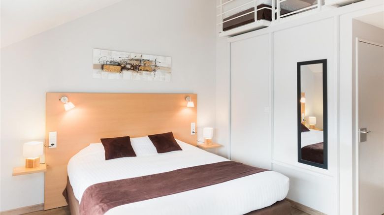 <b>Carre Py Hotel Room</b>. Images powered by <a href="https://iceportal.shijigroup.com/" title="IcePortal" target="_blank">IcePortal</a>.