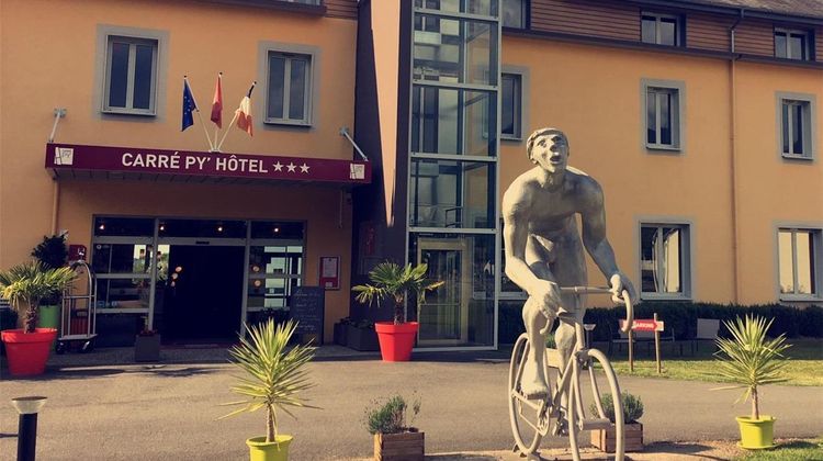 Carre Py Hotel Exterior