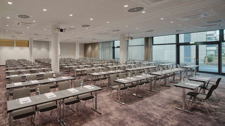 <b>Dorint Hotel Munich/Garching Meeting</b>. Images powered by <a href="https://iceportal.shijigroup.com/" title="IcePortal" target="_blank">IcePortal</a>.
