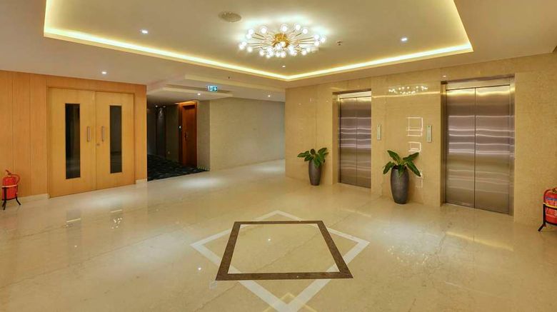 <b>Clarion Hotel Bangalore Lobby</b>. Images powered by <a href="https://iceportal.shijigroup.com/" title="IcePortal" target="_blank">IcePortal</a>.