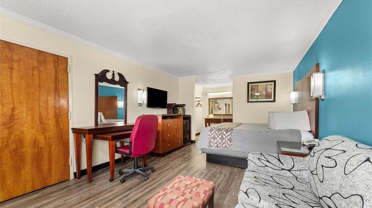 Americas Best Value Inn & Suites Room