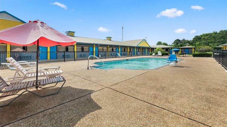 Americas Best Value Inn & Suites Pool