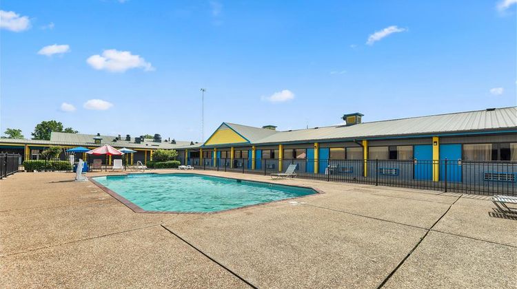 Americas Best Value Inn & Suites Pool