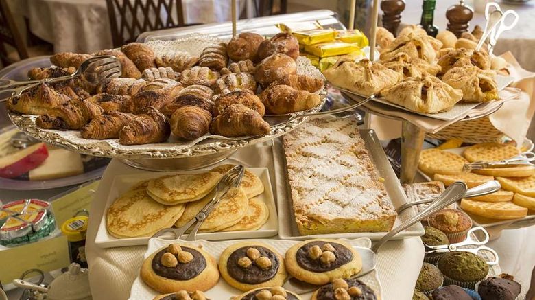 <b>Hotel Villa Marsili Restaurant</b>. Images powered by <a href="https://iceportal.shijigroup.com/" title="IcePortal" target="_blank">IcePortal</a>.