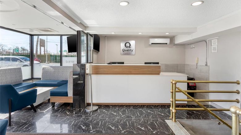 <b>Quality Inn Jamaica JFK Airport Lobby</b>. Images powered by <a href="https://iceportal.shijigroup.com/" title="IcePortal" target="_blank">IcePortal</a>.