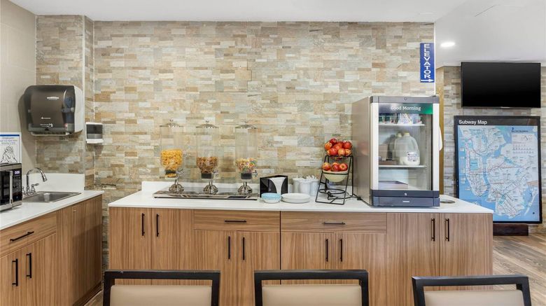 <b>Quality Inn Jamaica JFK Airport Restaurant</b>. Images powered by <a href="https://iceportal.shijigroup.com/" title="IcePortal" target="_blank">IcePortal</a>.