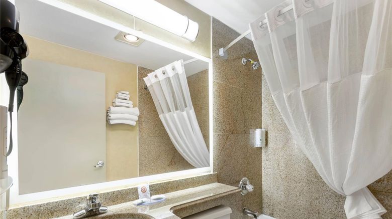 <b>Quality Inn Jamaica JFK Airport Room</b>. Images powered by <a href="https://iceportal.shijigroup.com/" title="IcePortal" target="_blank">IcePortal</a>.