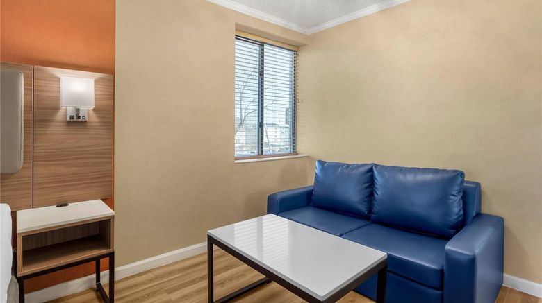 <b>Quality Inn Jamaica JFK Airport Suite</b>. Images powered by <a href="https://iceportal.shijigroup.com/" title="IcePortal" target="_blank">IcePortal</a>.