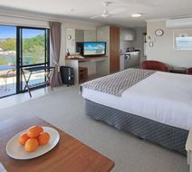Whangaparaoa Lodge-Motel Room