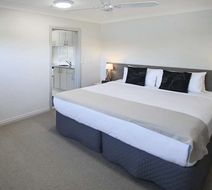 Whangaparaoa Lodge-Motel Room