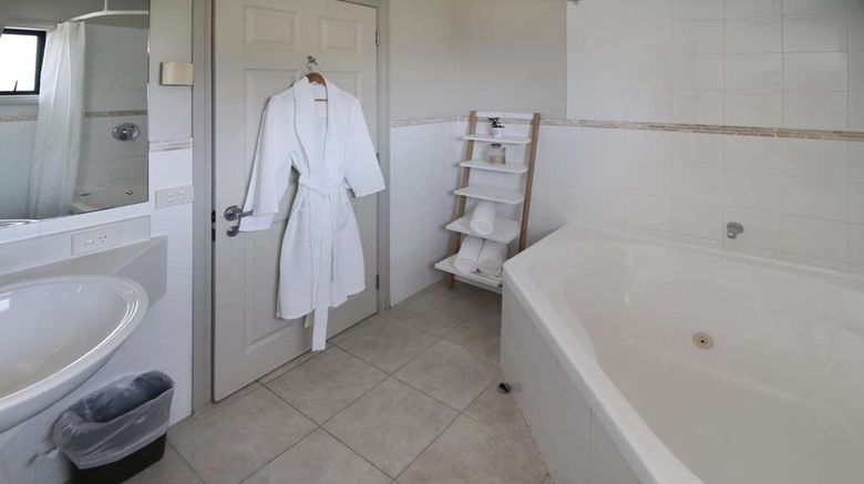 <b>Whangaparaoa Lodge-Motel Suite</b>. Images powered by <a href="https://iceportal.shijigroup.com/" title="IcePortal" target="_blank">IcePortal</a>.