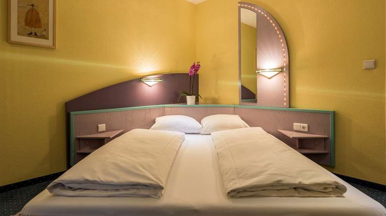 <b>Hotel Hoechster Hof Room</b>. Images powered by <a href="https://iceportal.shijigroup.com/" title="IcePortal" target="_blank">IcePortal</a>.