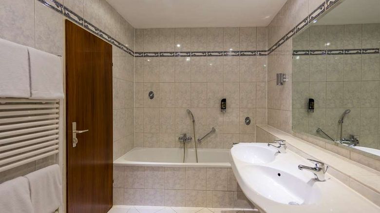 <b>Hotel Hoechster Hof Room</b>. Images powered by <a href="https://iceportal.shijigroup.com/" title="IcePortal" target="_blank">IcePortal</a>.