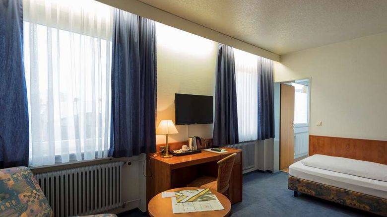 <b>Hotel Hoechster Hof Room</b>. Images powered by <a href="https://iceportal.shijigroup.com/" title="IcePortal" target="_blank">IcePortal</a>.