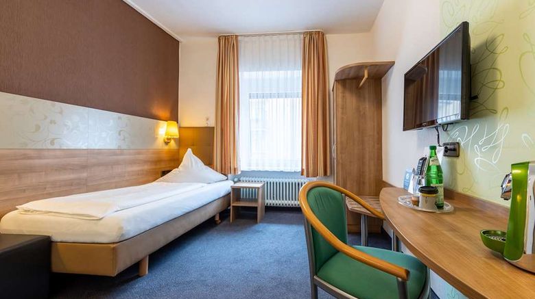 <b>Hotel Hamm Room</b>. Images powered by <a href="https://iceportal.shijigroup.com/" title="IcePortal" target="_blank">IcePortal</a>.
