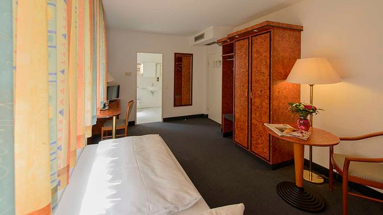 <b>Hotel Minerva Room</b>. Images powered by <a href="https://iceportal.shijigroup.com/" title="IcePortal" target="_blank">IcePortal</a>.