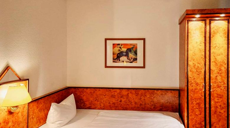 <b>Hotel Minerva Room</b>. Images powered by <a href="https://iceportal.shijigroup.com/" title="IcePortal" target="_blank">IcePortal</a>.