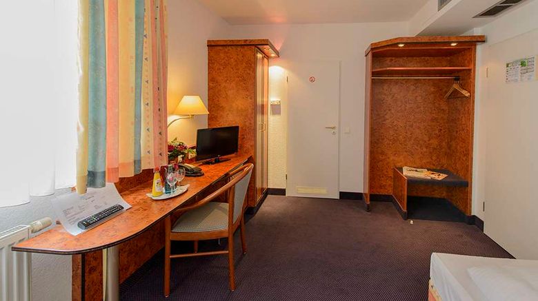 <b>Hotel Minerva Room</b>. Images powered by <a href="https://iceportal.shijigroup.com/" title="IcePortal" target="_blank">IcePortal</a>.