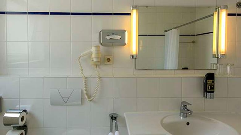<b>Hotel Minerva Room</b>. Images powered by <a href="https://iceportal.shijigroup.com/" title="IcePortal" target="_blank">IcePortal</a>.