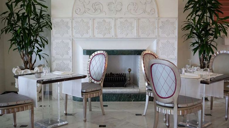 <b>Hotel Il Negresco Restaurant</b>. Images powered by <a href="https://iceportal.shijigroup.com/" title="IcePortal" target="_blank">IcePortal</a>.