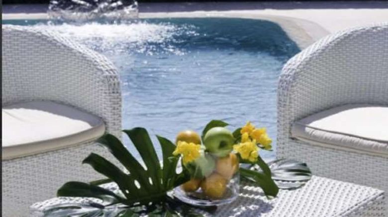 <b>Hotel Il Negresco Pool</b>. Images powered by <a href="https://iceportal.shijigroup.com/" title="IcePortal" target="_blank">IcePortal</a>.