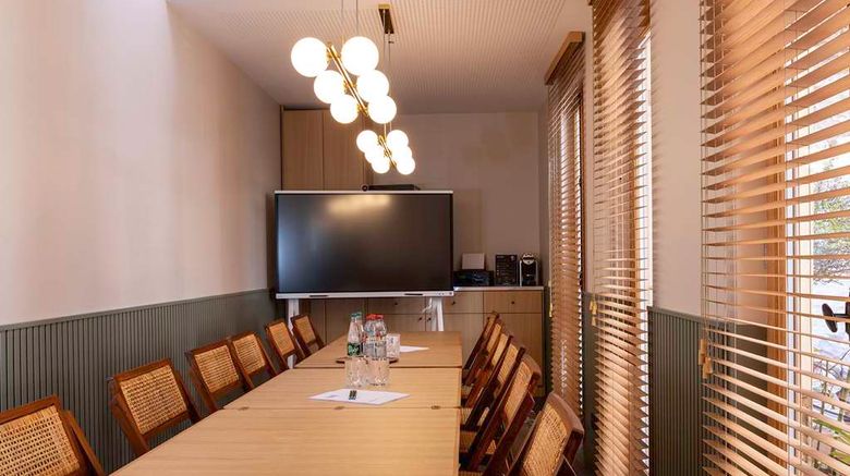 <b>Hotel Bijou Meeting</b>. Images powered by <a href="https://iceportal.shijigroup.com/" title="IcePortal" target="_blank">IcePortal</a>.