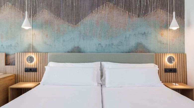 <b>Radisson Blu Resort, Lanzarote Room</b>. Images powered by <a href="https://iceportal.shijigroup.com/" title="IcePortal" target="_blank">IcePortal</a>.