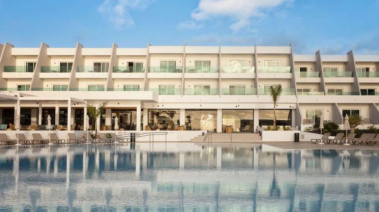 <b>Radisson Blu Resort, Lanzarote Pool</b>. Images powered by <a href="https://iceportal.shijigroup.com/" title="IcePortal" target="_blank">IcePortal</a>.