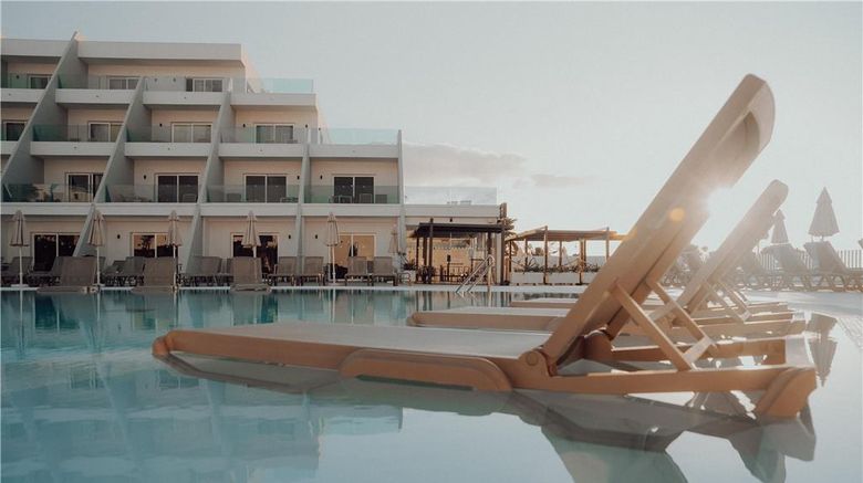 <b>Radisson Blu Resort, Lanzarote Pool</b>. Images powered by <a href="https://iceportal.shijigroup.com/" title="IcePortal" target="_blank">IcePortal</a>.
