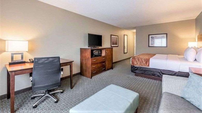 <b>AmeriVu Inn & Suites-Chisago City Suite</b>. Images powered by <a href="https://iceportal.shijigroup.com/" title="IcePortal" target="_blank">IcePortal</a>.
